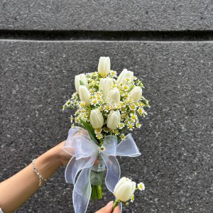 hoa cưới tulip trắng và cúc tana