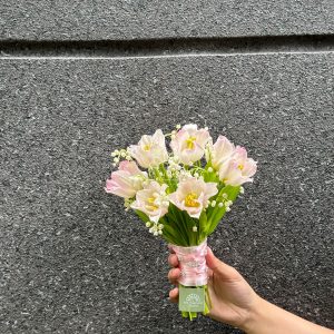 Một bó hoa cưới linh lan là ước mơ của mọi cô dâu.
