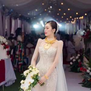 Hoa Cưới Thác Đổ Lan Hồ Điệp Trắng A185
