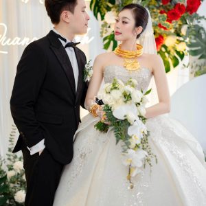 Hoa Cưới Thác Đổ Lan Hồ Điệp Trắng A185
