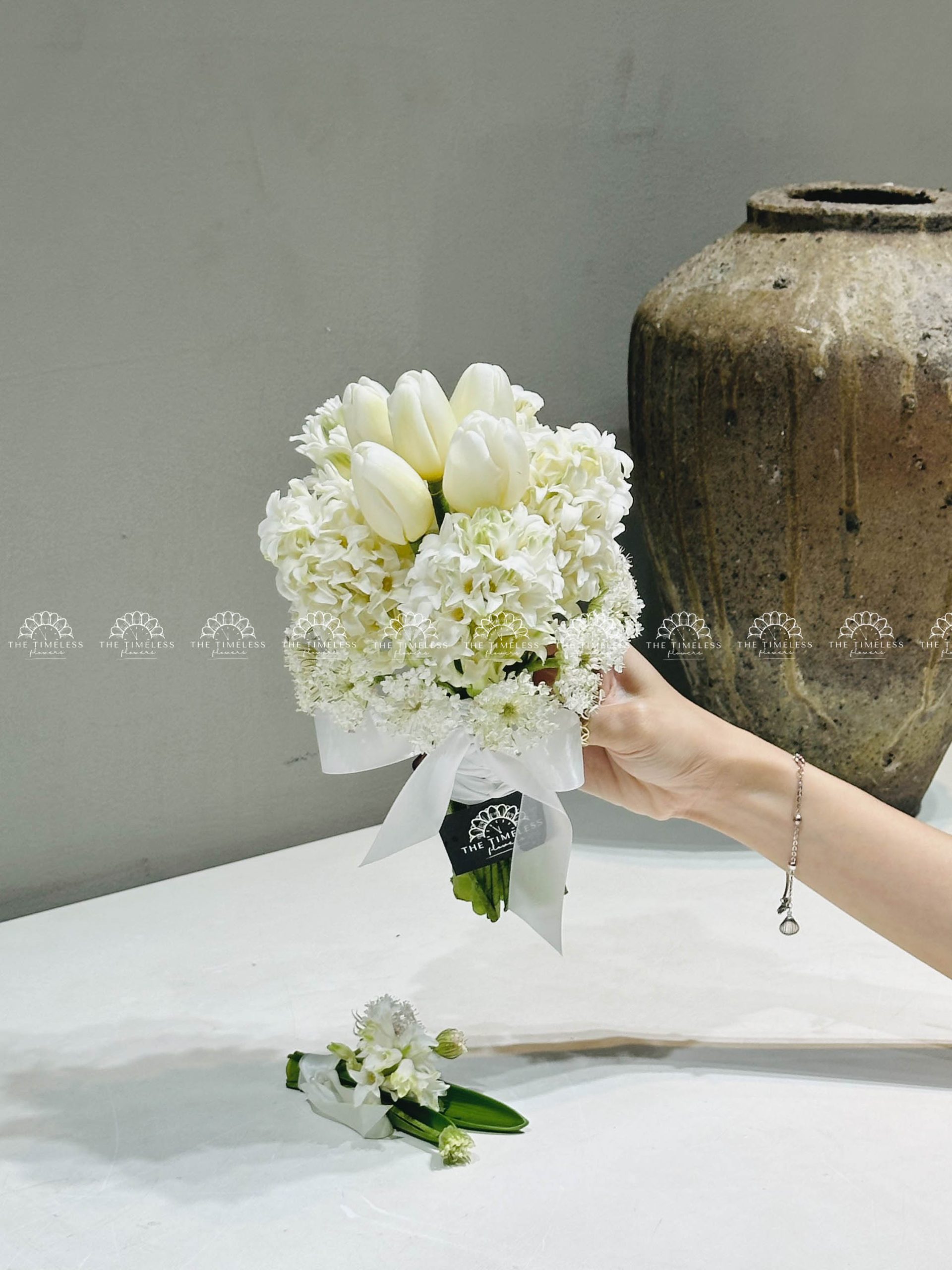 Hoa Cưới Dạ Lan Hương mix Tulip trắng H012