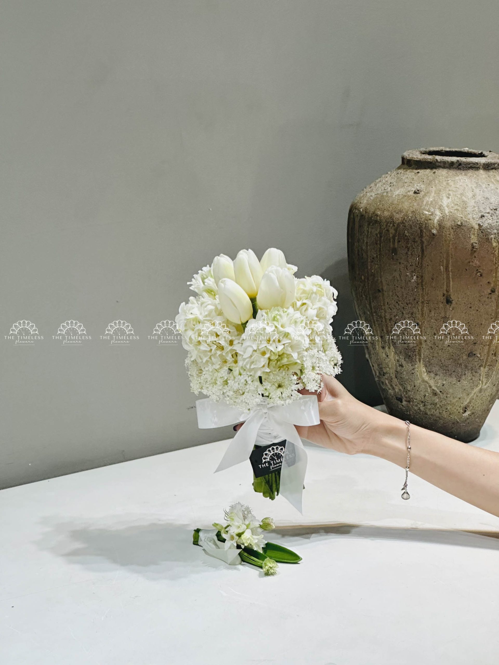 Hoa Cưới Dạ Lan Hương mix Tulip trắng H012