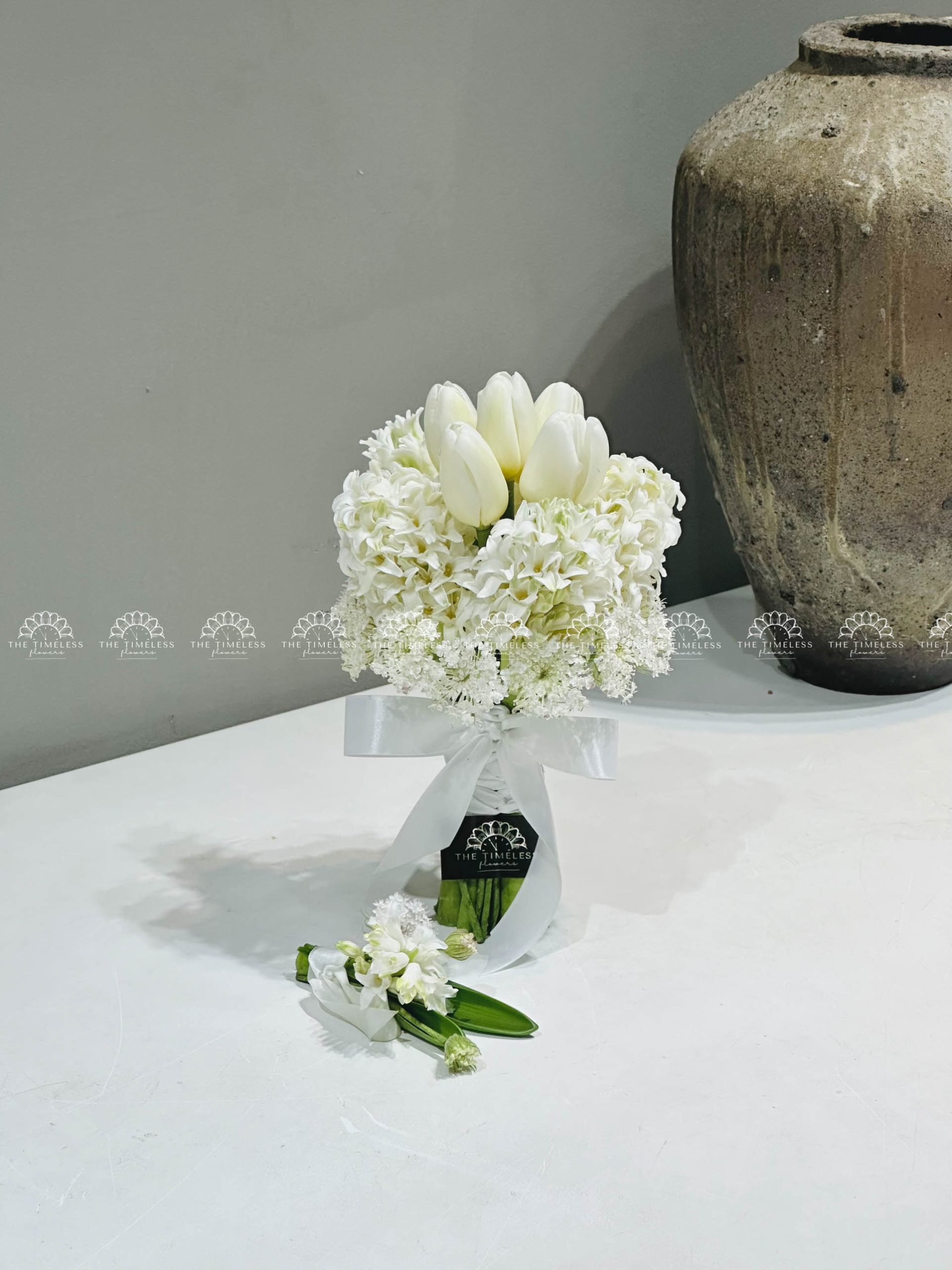 Hoa Cưới Dạ Lan Hương mix Tulip trắng H012