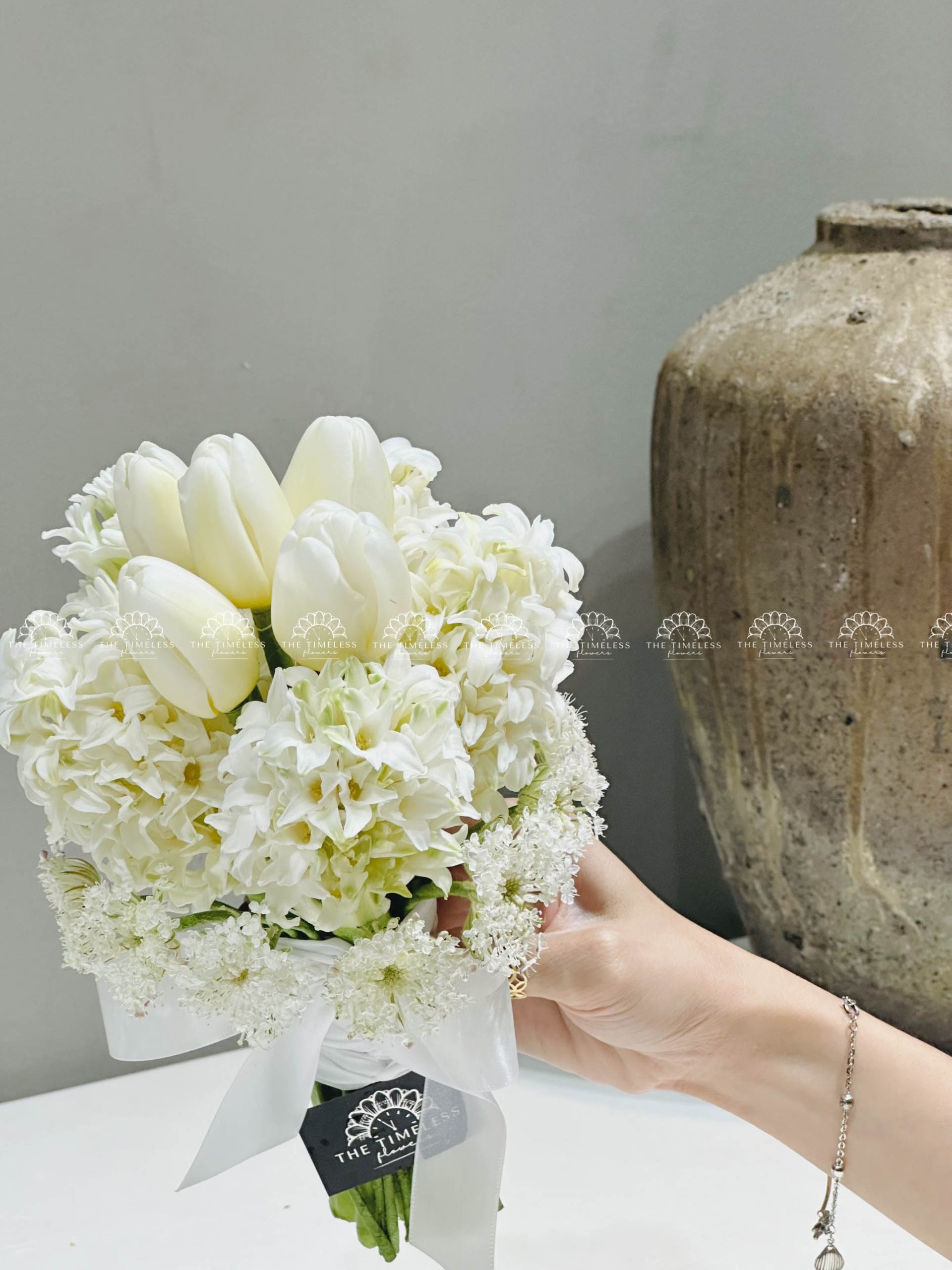 Hoa Cưới Dạ Lan Hương mix Tulip trắng H012