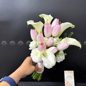 Hoa Cưới 5 Calla Lily Trắng mix 9 Tulip Hồng và Mao Lương A296