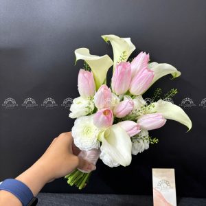 Hoa Cưới 5 Calla Lily Trắng mix 9 Tulip Hồng và Mao Lương A296