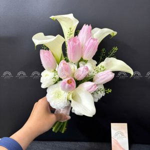 Hoa Cưới 5 Calla Lily Trắng mix 9 Tulip Hồng và Mao Lương A296