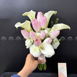 Hoa Cưới 5 Calla Lily Trắng mix 9 Tulip Hồng và Mao Lương A296