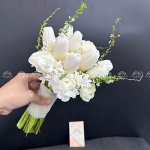 Hoa Cưới 9 Hoa Tulip Trắng mix Dạ Lan Hương A285