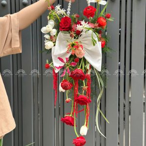 Hoa Cưới Dáng Giỏ hoa tone đỏ nơ Trắng A358