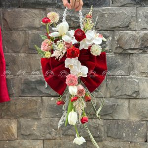 Hoa Cưới Dáng Giỏ hoa tone đỏ nơ Đỏ A370