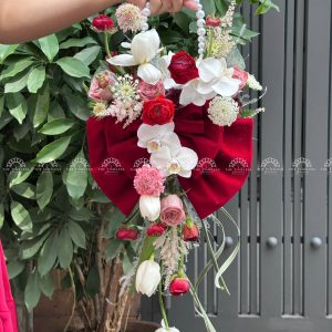 Hoa Cưới Dáng Giỏ hoa tone đỏ nơ Đỏ A370