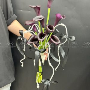 Bó hoa cưới Calla Lily Tím Than mix sợi ngọc trai A415