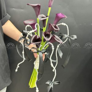 Bó hoa cưới Calla Lily Tím Than mix sợi ngọc trai A415