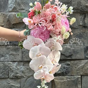 Hoa Cưới Dáng Tháng Đổ Lan Hồ Điệp A435