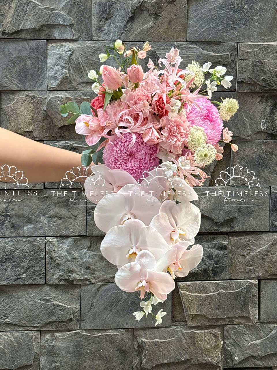 Hoa Cưới Dáng Tháng Đổ Lan Hồ Điệp A435