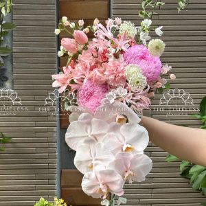 Hoa Cưới Dáng Tháng Đổ Lan Hồ Điệp A435