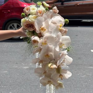 Hoa Cưới Dáng Tháng Đổ Lan Hồ Điệp và Tulip Nâu A438