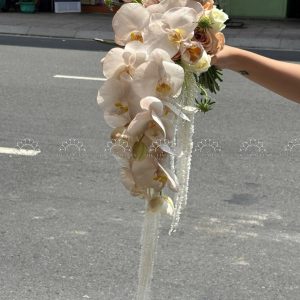 Hoa Cưới Dáng Tháng Đổ Lan Hồ Điệp và Tulip Nâu A438