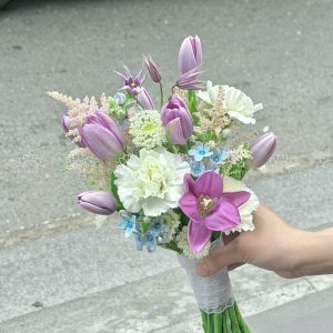 Hoa Cưới 9 Tulip Tím mix Clematis và Astilbe A440
