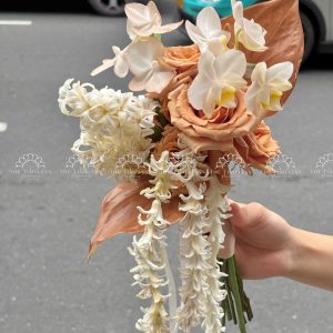 Hoa Cưới Dáng Tháng Đổ Dạ Lan Hương và Hồng Môn A449