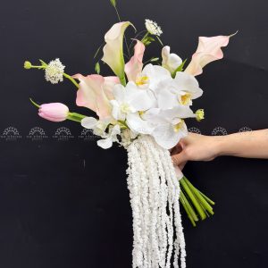 Hoa Cưới 5 Calla lily hồng mix tulip và Lan Hồ Điệp A460