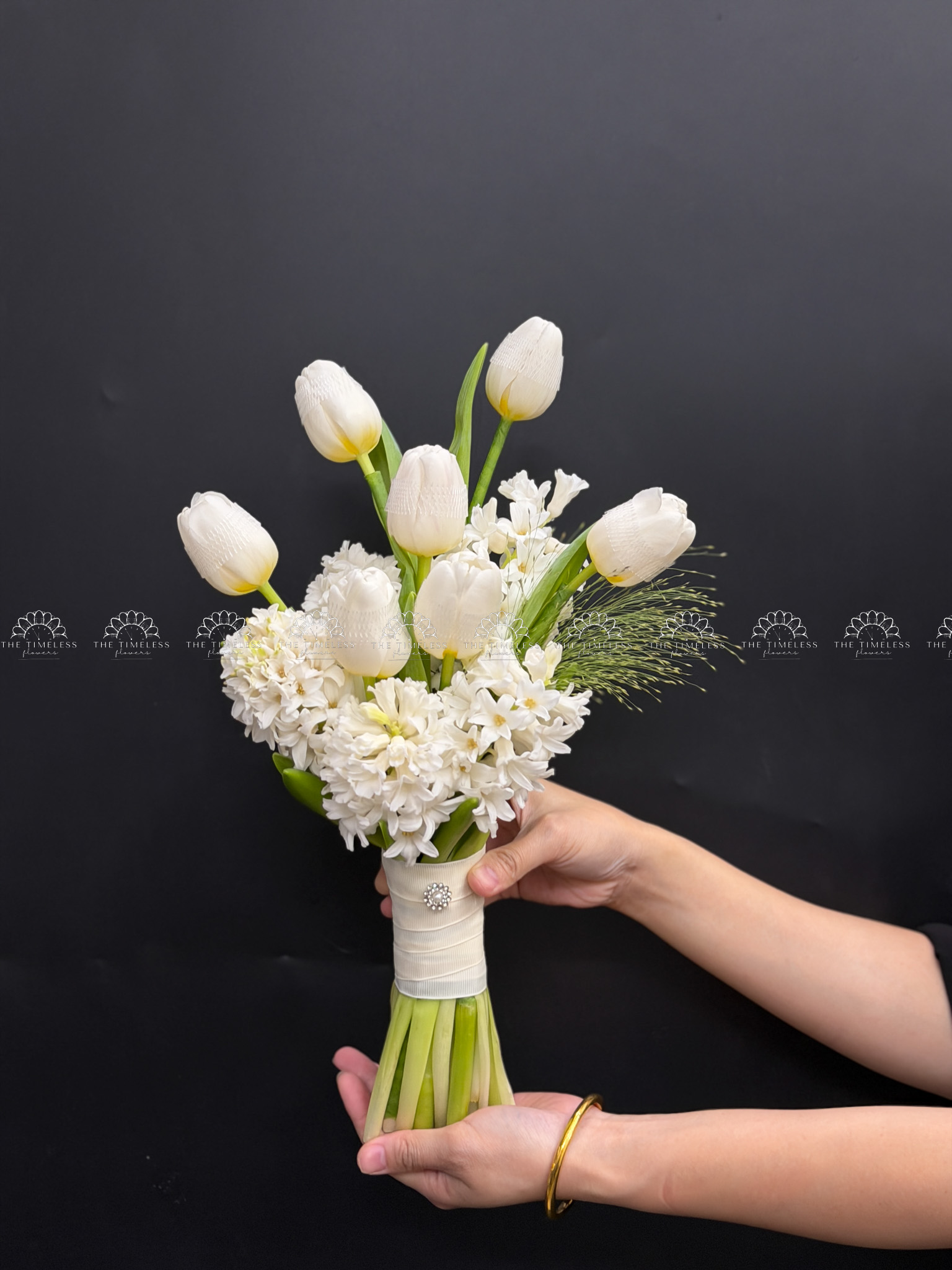 Hoa Cưới 5 Dạ Lan Hương Trắng mix 7 tulip A468