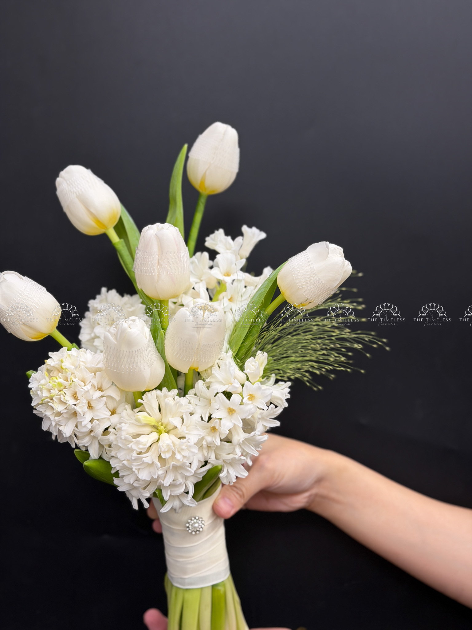 Hoa Cưới 5 Dạ Lan Hương Trắng mix 7 tulip A468