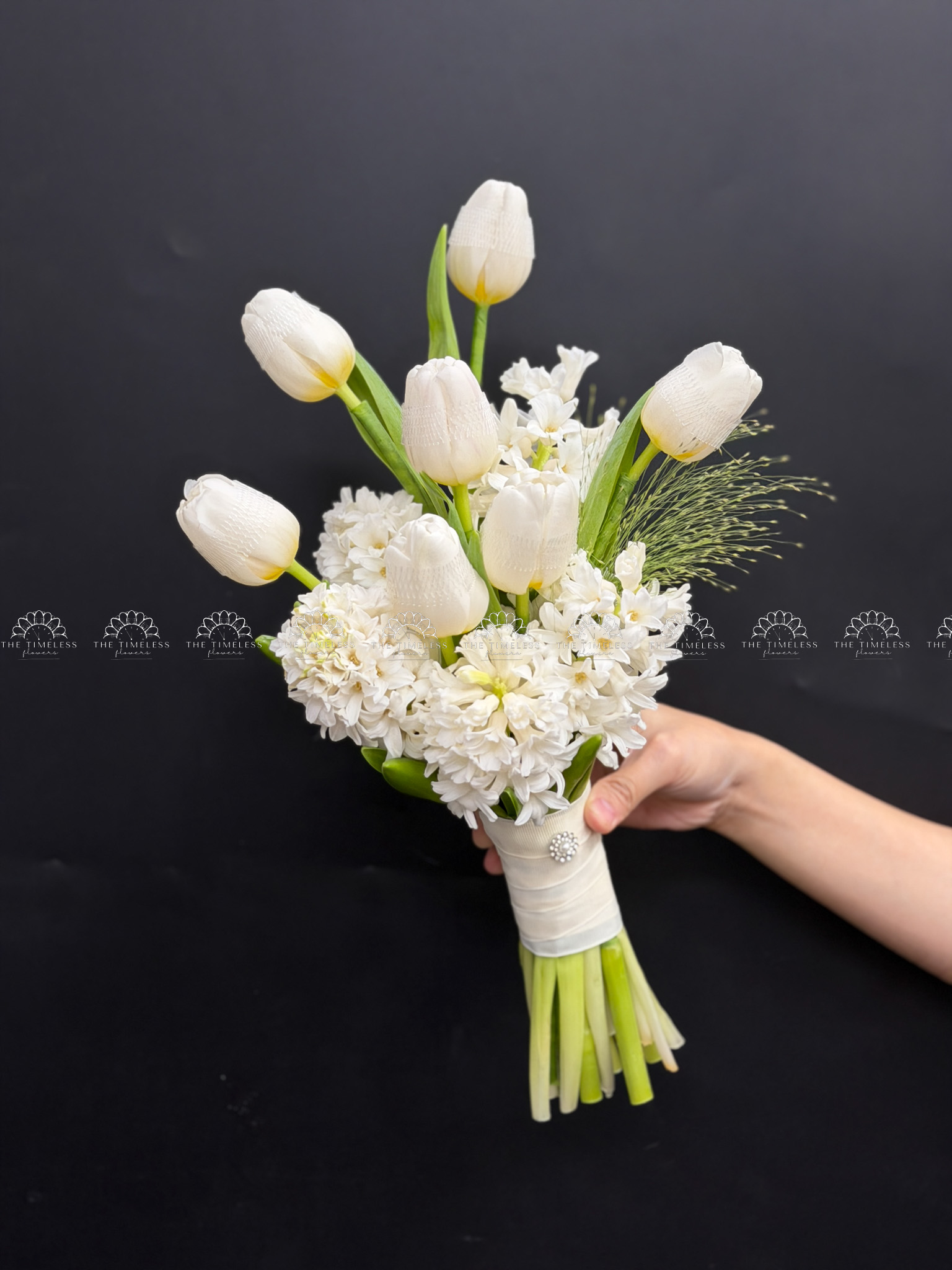 Hoa Cưới 5 Dạ Lan Hương Trắng mix 7 tulip A468